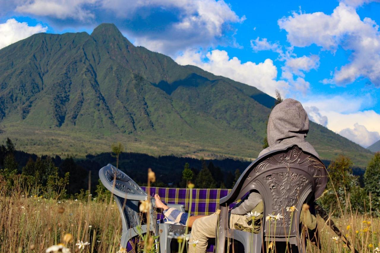 Under Volcanoes View Guest House Nyarugina Exteriör bild