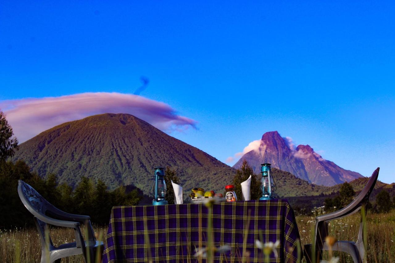 Under Volcanoes View Guest House Nyarugina Exteriör bild