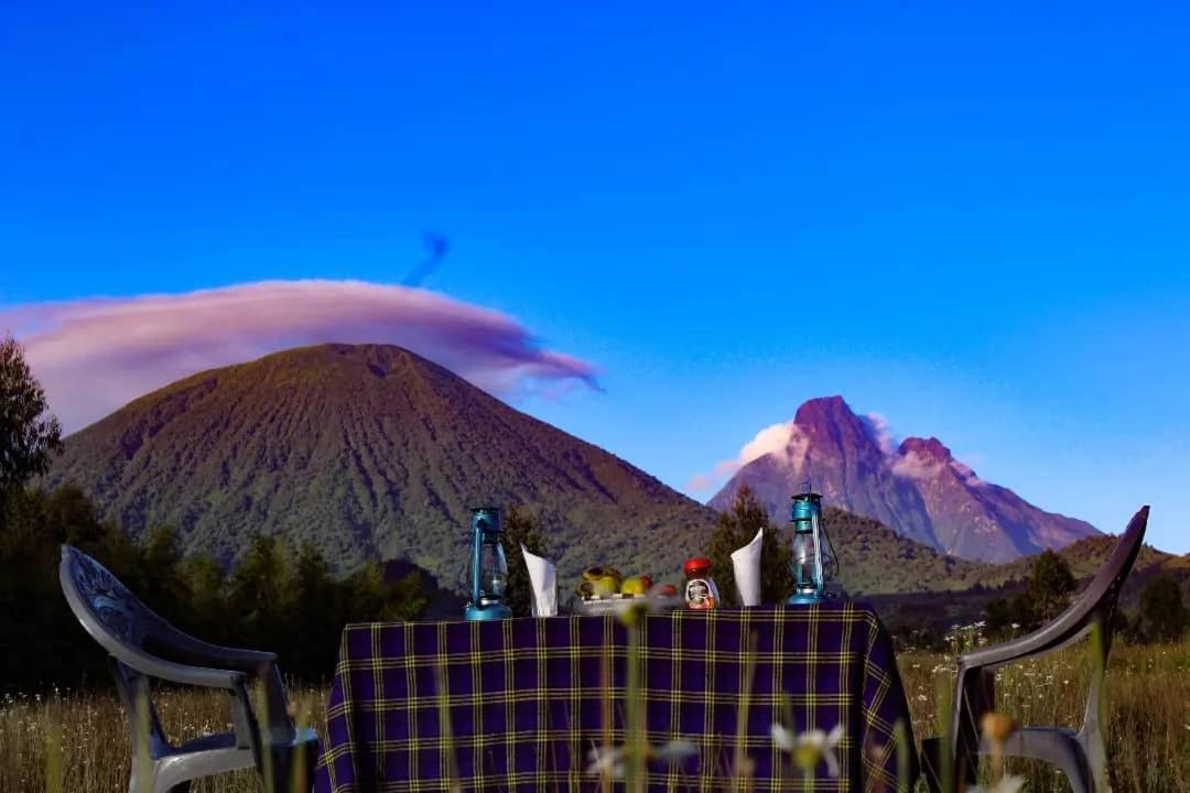 Under Volcanoes View Guest House Nyarugina Exteriör bild